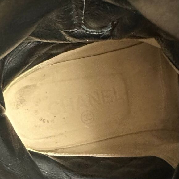 CHANEL Black CC Logo Quilted Moto Boots Size 38 Leather - Picture 12 of 13